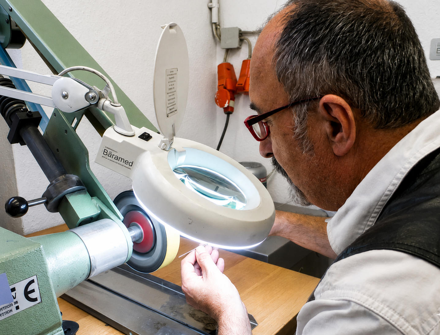 Bäramed precision inspection of medical instruments